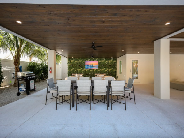 Lido Key Ten Bedroom Steps to  Beach Luxury Rental Walk to St. Armands Circle WOW!
